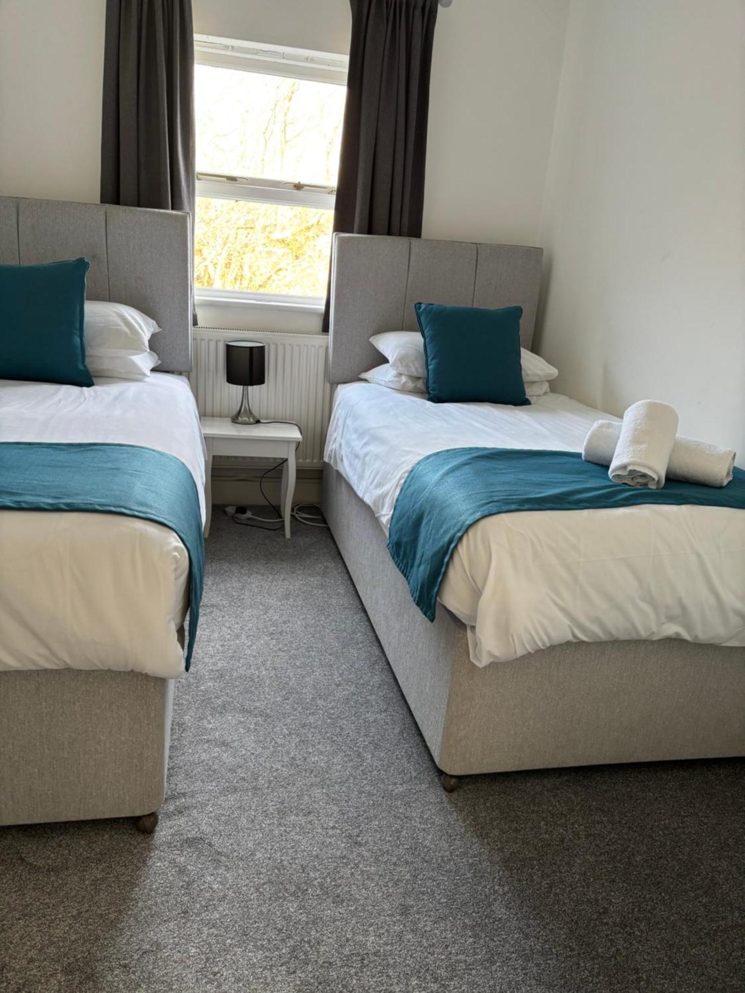 Lyndale House - Exclusive Use, Self Catering, Fpventures Stroud