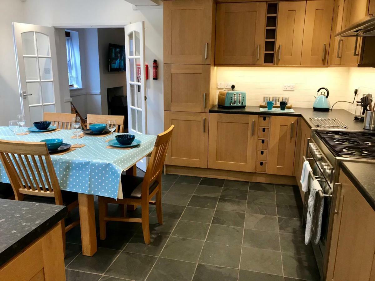Lyndale House - Exclusive Use, Self Catering, Fpventures Stroud * Stroud (Gloucestershire)