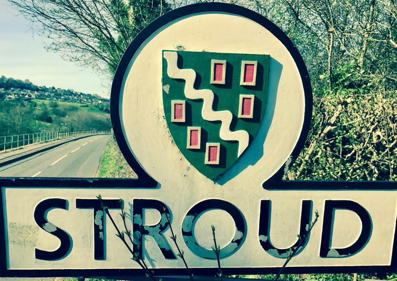 Lyndale House - Exclusive Use, Self Catering, Fpventures Stroud Holiday home