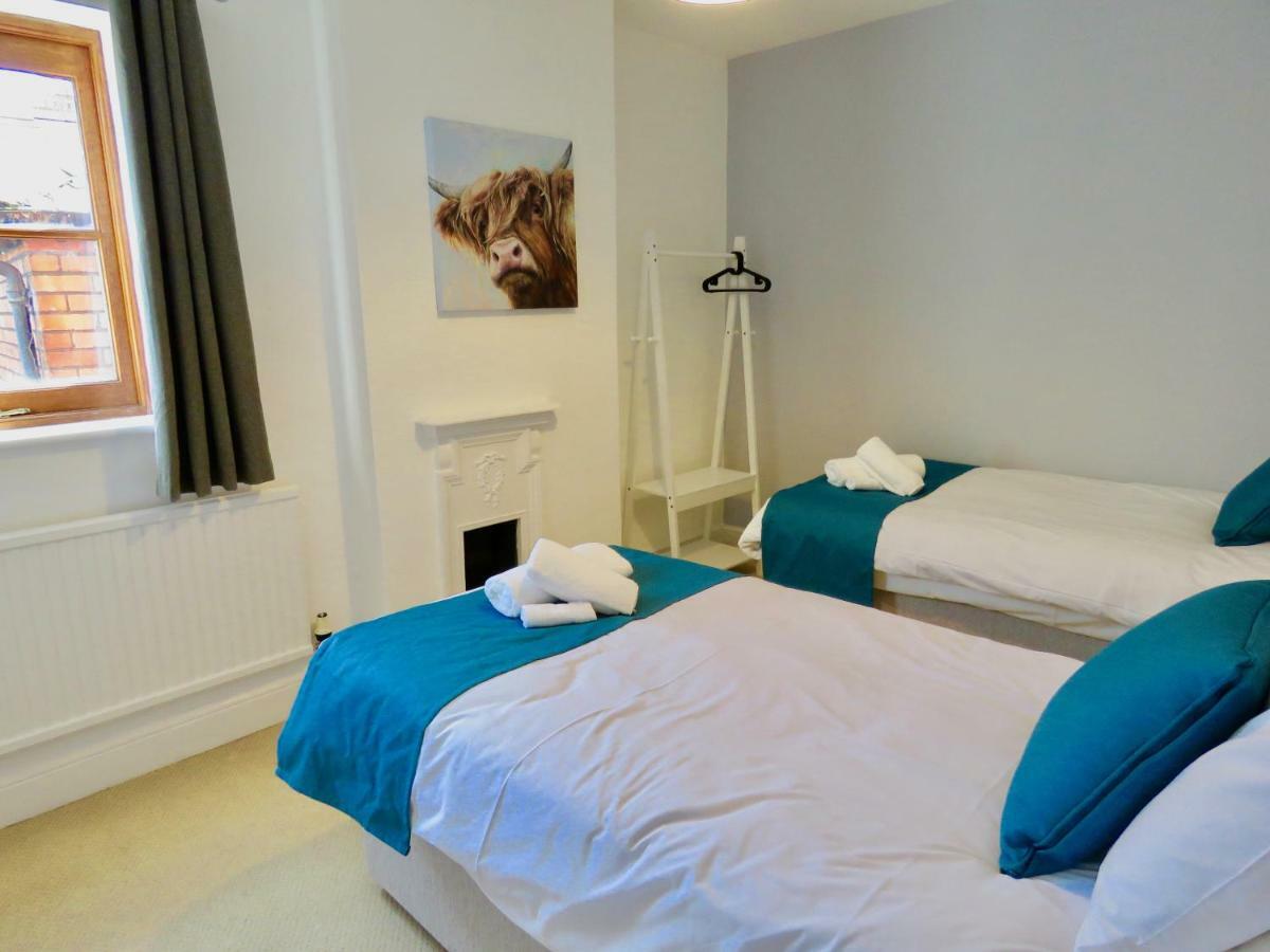 Lyndale House - Exclusive Use, Self Catering, Fpventures Stroud *