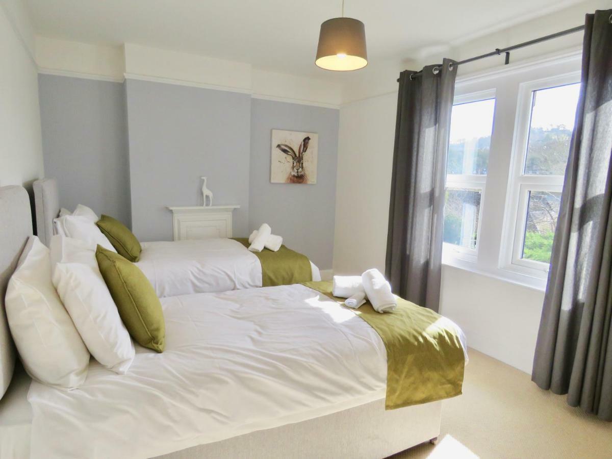 Lyndale House - Exclusive Use, Self Catering, Fpventures Stroud Holiday home