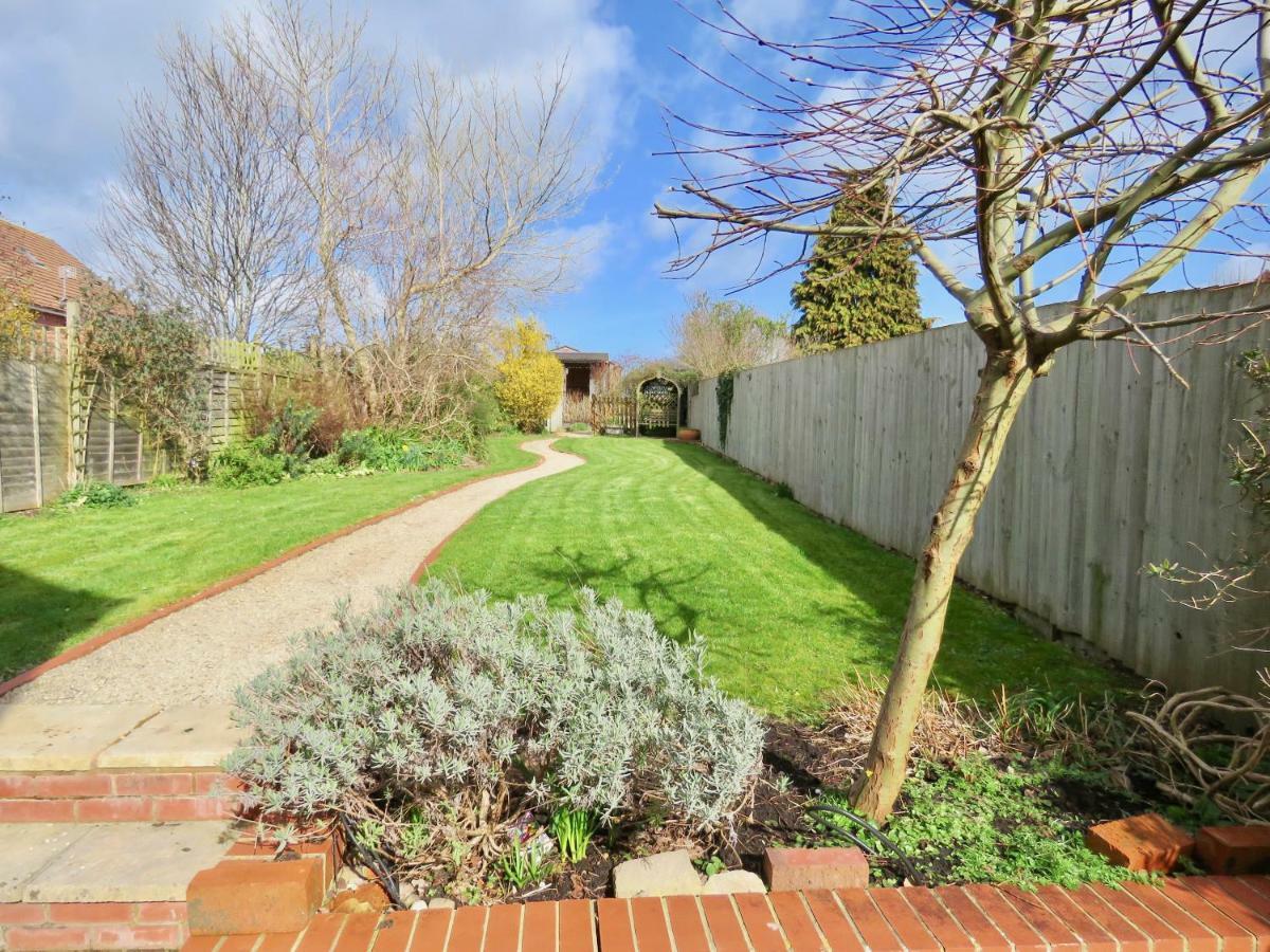 Lyndale House - Exclusive Use, Self Catering, Fpventures Stroud Holiday home *