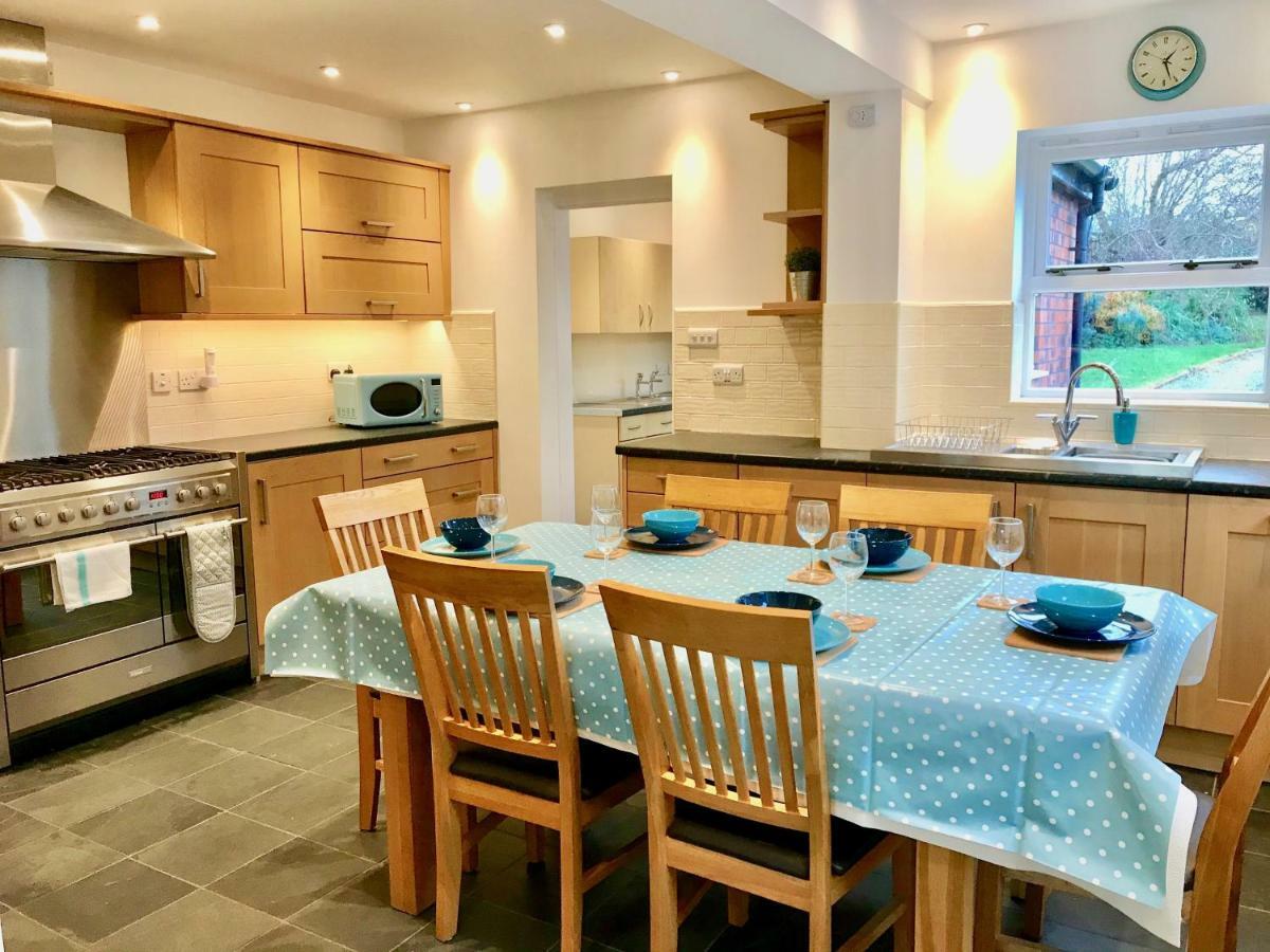 Lyndale House - Exclusive Use, Self Catering, Fpventures Stroud * Stroud (Gloucestershire)