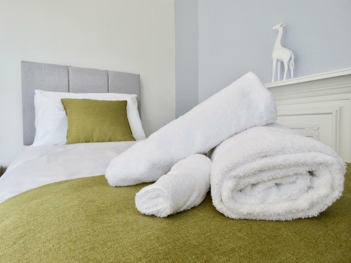 Lyndale House - Exclusive Use, Self Catering, Fpventures Stroud