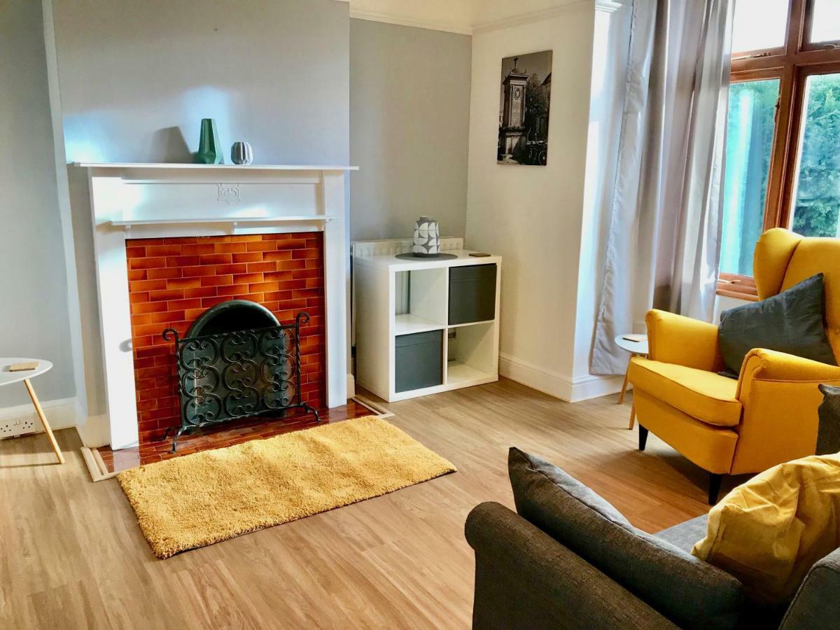 Lyndale House - Exclusive Use, Self Catering, Fpventures Stroud Holiday home Stroud (Gloucestershire)