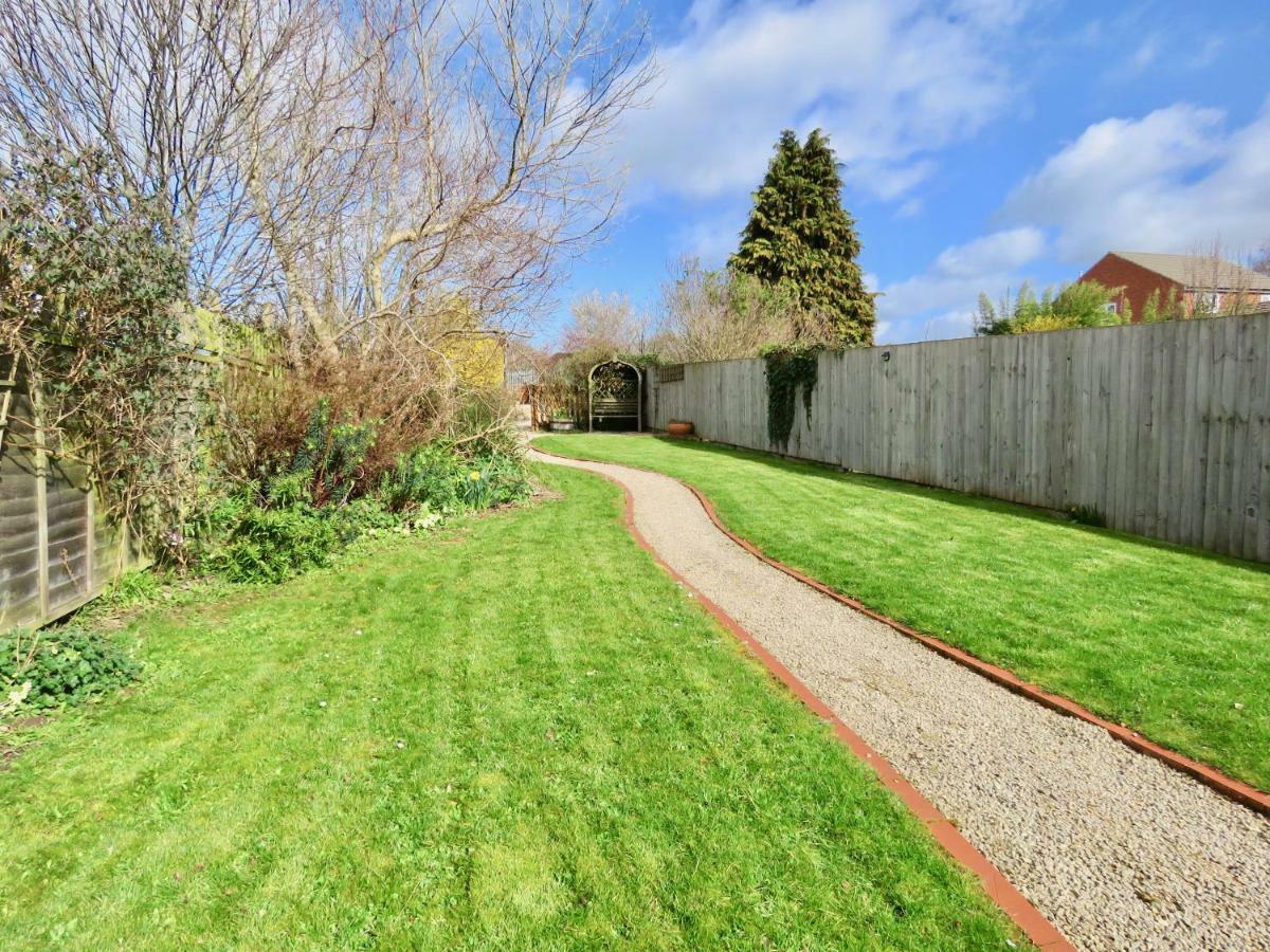Lyndale House - Exclusive Use, Self Catering, Fpventures Stroud Holiday home