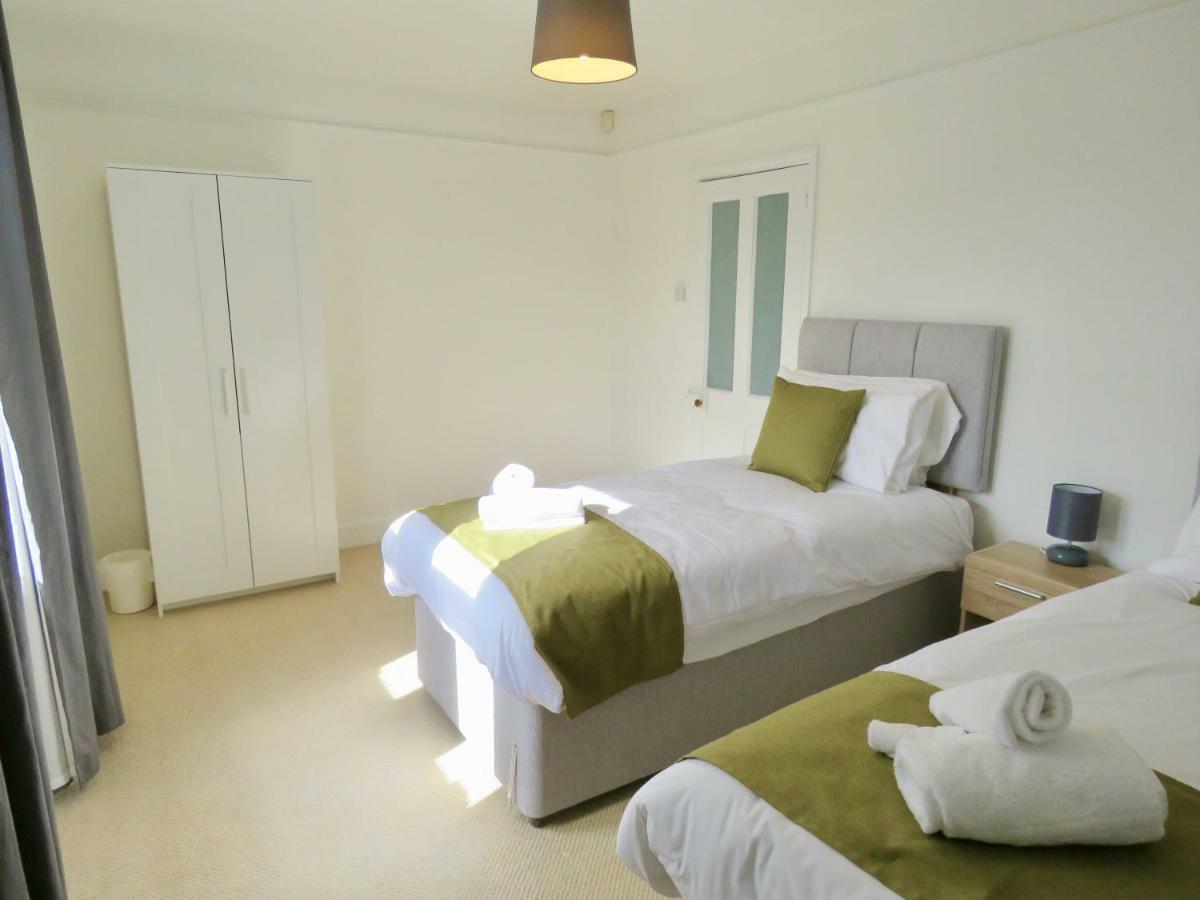 Lyndale House - Exclusive Use, Self Catering, Fpventures Stroud * Stroud (Gloucestershire)